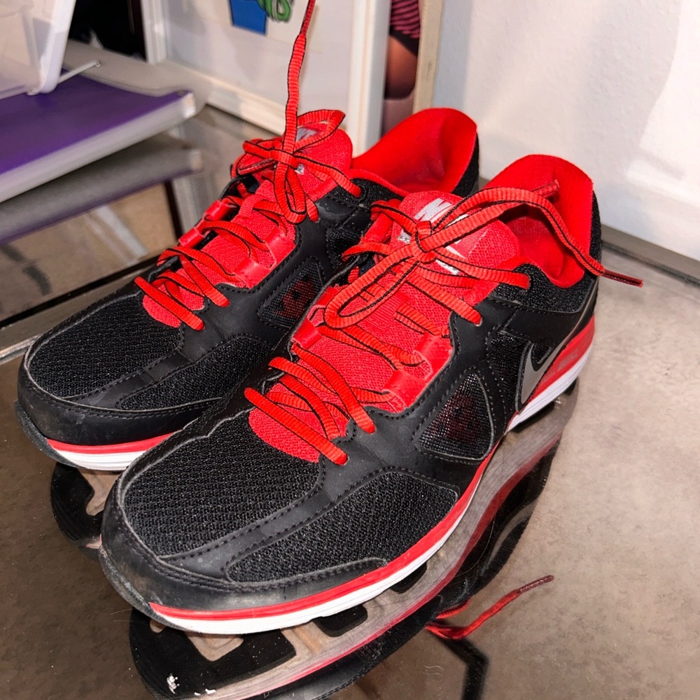 Nike dual fusion light to red black and reflective size 8 men’s 9.5 womans